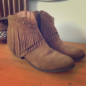 Minnetonka fringe ankle boot with studs and heels